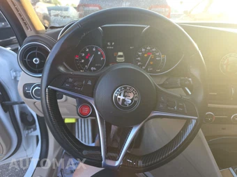 2019 Alfa Romeo Giulia Ti Lusso - miniatura 10