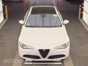 2019 Alfa Romeo Giulia Ti Lusso - miniatura 2