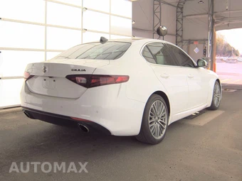 2019 Alfa Romeo Giulia Ti Lusso - miniatura 4
