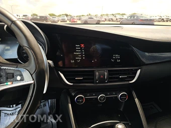 2019 Alfa Romeo Giulia Ti Sport Carbon - miniatura 11