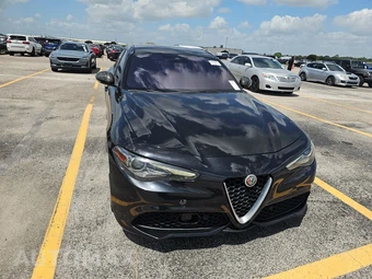 2019 Alfa Romeo Giulia Ti Sport Carbon - miniatura 2