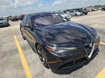 2019 Alfa Romeo Giulia Ti Sport Carbon - miniatura 3
