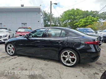 2019 Alfa Romeo Giulia Ti Sport - miniatura 10