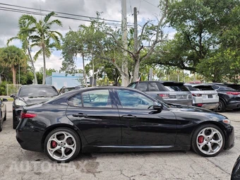 2019 Alfa Romeo Giulia Ti Sport - miniatura 18