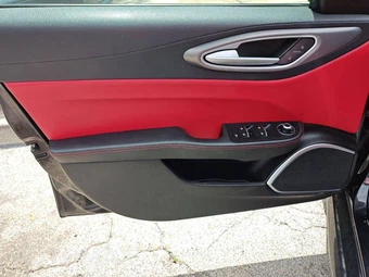 2019 Alfa Romeo Giulia Ti Sport - miniatura 33