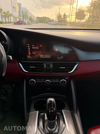 2019 Alfa Romeo Giulia Ti Sport – miniatura 16