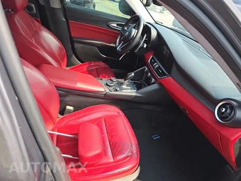 2019 Alfa Romeo Giulia Ti – miniatura 2