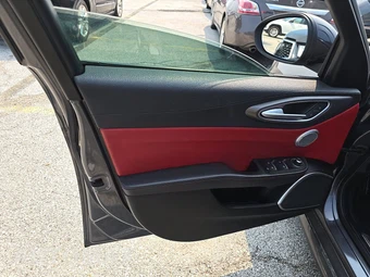 2019 Alfa Romeo Giulia Ti – miniatura 3