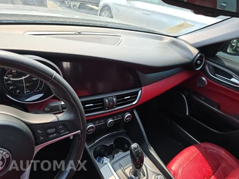 2019 Alfa Romeo Giulia Ti – miniatura 5