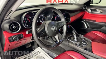 2019 Alfa Romeo Giulia Ti – miniatura 13