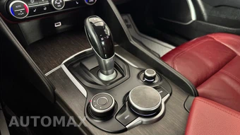 2019 Alfa Romeo Giulia Ti – miniatura 23