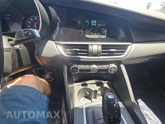 2019 Alfa Romeo Giulia – miniatura 10