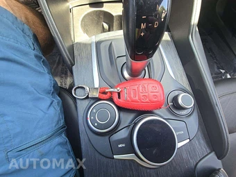 2019 Alfa Romeo Giulia – miniatura 8