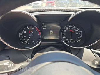 2019 Alfa Romeo Giulia – miniatura 9