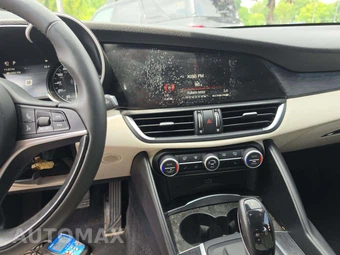 2019 Alfa Romeo Giulia – miniatura 9