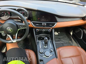 2019 Alfa Romeo Giulia - miniatura 10