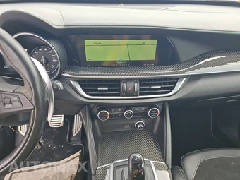 2019 Alfa Romeo Stelvio Quadrifoglio - miniatura 11
