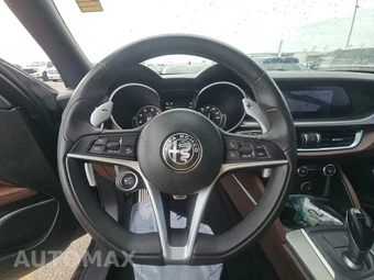 2019 Alfa Romeo Stelvio Ti Sport – miniatura 10