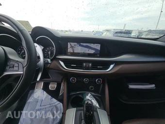 2019 Alfa Romeo Stelvio Ti Sport – miniatura 11