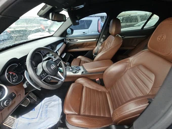 2019 Alfa Romeo Stelvio Ti Sport – miniatura 7
