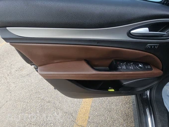 2019 Alfa Romeo Stelvio Ti Sport – miniatura 9