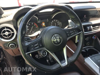 2019 Alfa Romeo Stelvio Ti Sport – miniatura 10