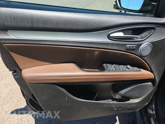2019 Alfa Romeo Stelvio Ti Sport – miniatura 9