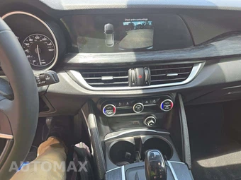 2019 Alfa Romeo Stelvio – miniatura 10