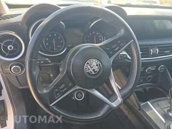 2019 Alfa Romeo Stelvio – miniatura 10