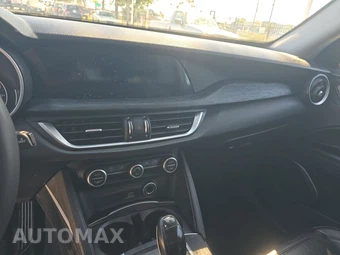 2019 Alfa Romeo Stelvio – miniatura 11