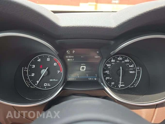 2019 Alfa Romeo Stelvio – miniatura 6