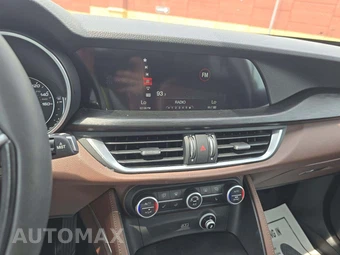 2019 Alfa Romeo Stelvio – miniatura 7