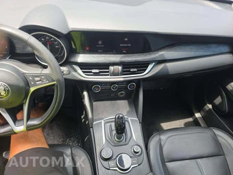 2019 Alfa Romeo Stelvio – miniatura 10