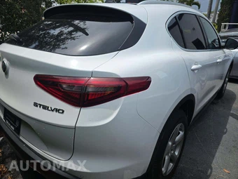 2019 Alfa Romeo Stelvio – miniatura 3