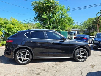 2019 Alfa Romeo Stelvio – miniatura 3