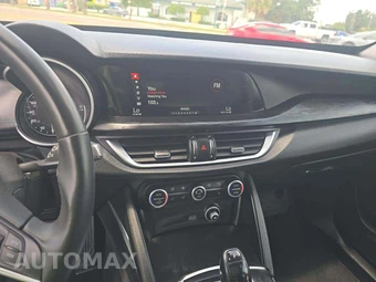 2019 Alfa Romeo Stelvio – miniatura 10