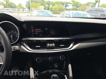 2019 Alfa Romeo Stelvio – miniatura 10