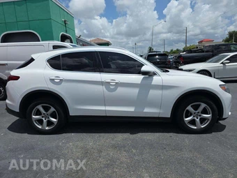 2019 Alfa Romeo Stelvio – miniatura 4