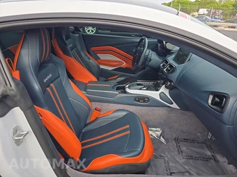 2019 Aston Martin Vantage - miniatura 8
