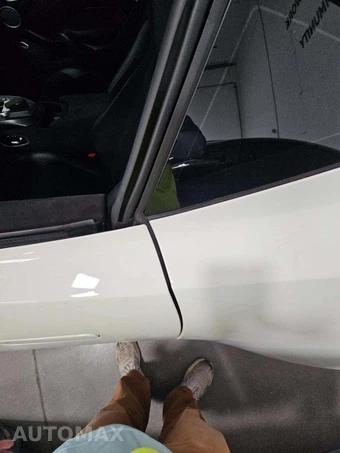 2019 Aston Martin Vantage - miniatura 8