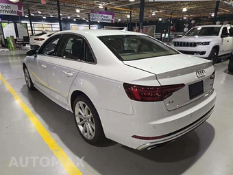 2019 Audi A4 Sedan Premium Plus - miniatura 2