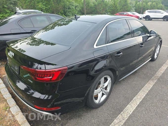 2019 Audi A4 Sedan Premium – miniatura 3