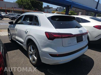 2019 Audi e-tron Premium Plus – miniatura 2