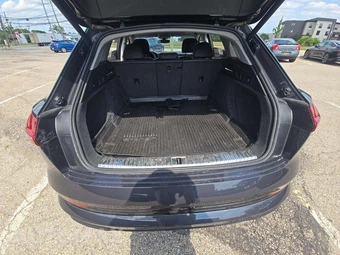 2019 Audi e-tron Prestige - miniatura 11