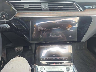 2019 Audi e-tron Prestige - miniatura 7