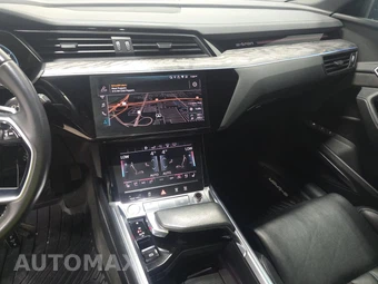 2019 Audi e-tron Prestige - miniatura 11