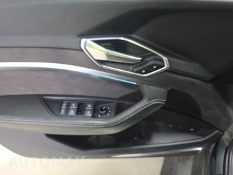2019 Audi e-tron Prestige - miniatura 9