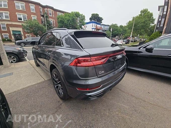 2019 Audi Q8 Premium Plus – miniatura 2