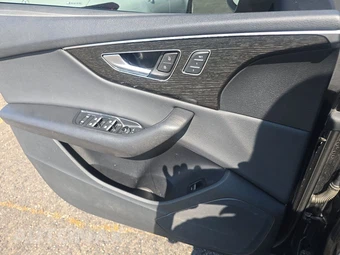 2019 Audi Q8 Premium - miniatura 9