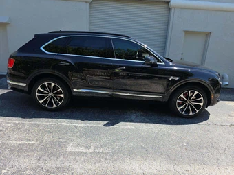 2019 Bentley Bentayga V8 - miniatura 4
